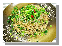 パスタ風しらたきのピリ辛炒めねぎ多め!